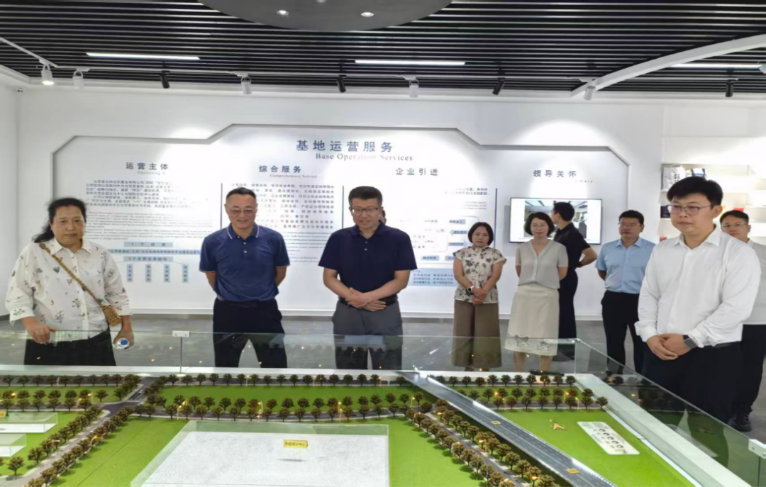 第十组中央单位来京挂职干部 调研国家对外文化贸易基地（北京）